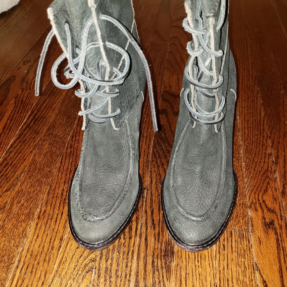 Burberry black leather ankle boots - Picture 2 of 4